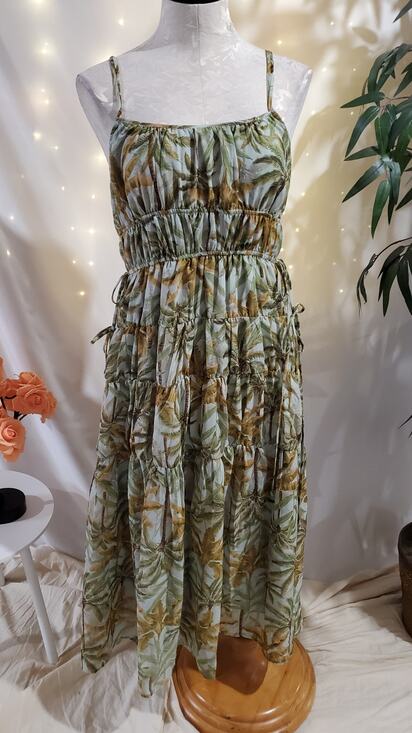 Moon River Dresses & Skirts - Moon River NWT Tropical Palm Tree Tiered Jungle Midi Dress Size M Hawaiian
